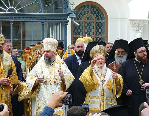Вселенський патріарх Варфоломій і предстоятель Православної церкви України Епіфаній під час літургії на території Собору Святої Софії Київської-By Rasal Hague - Own work, CC BY-SA 4.0